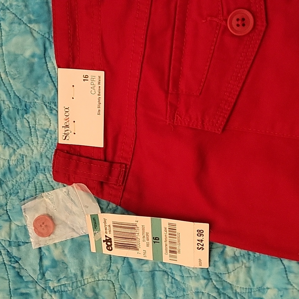 STYLE &CO Size 16 Red Cargo Capri - Picture 4 of 5